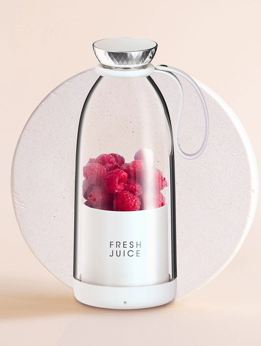 The BEST Portable Blender that makes fresh juice, smoothies, milkshakes, and protein shakes.